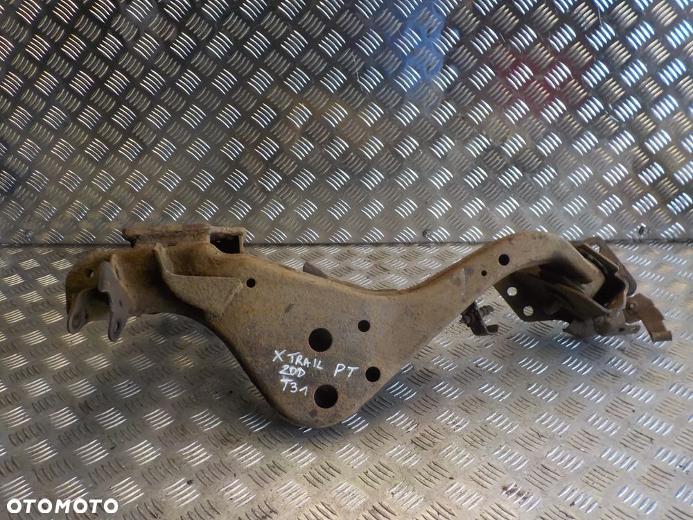 NISSAN X-TRAILT 31 WAHACZ PRAWY TYŁ