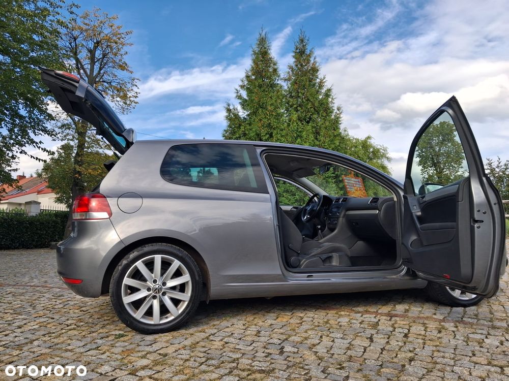 Volkswagen Golf 2.0 TDI DPF Highline - 11