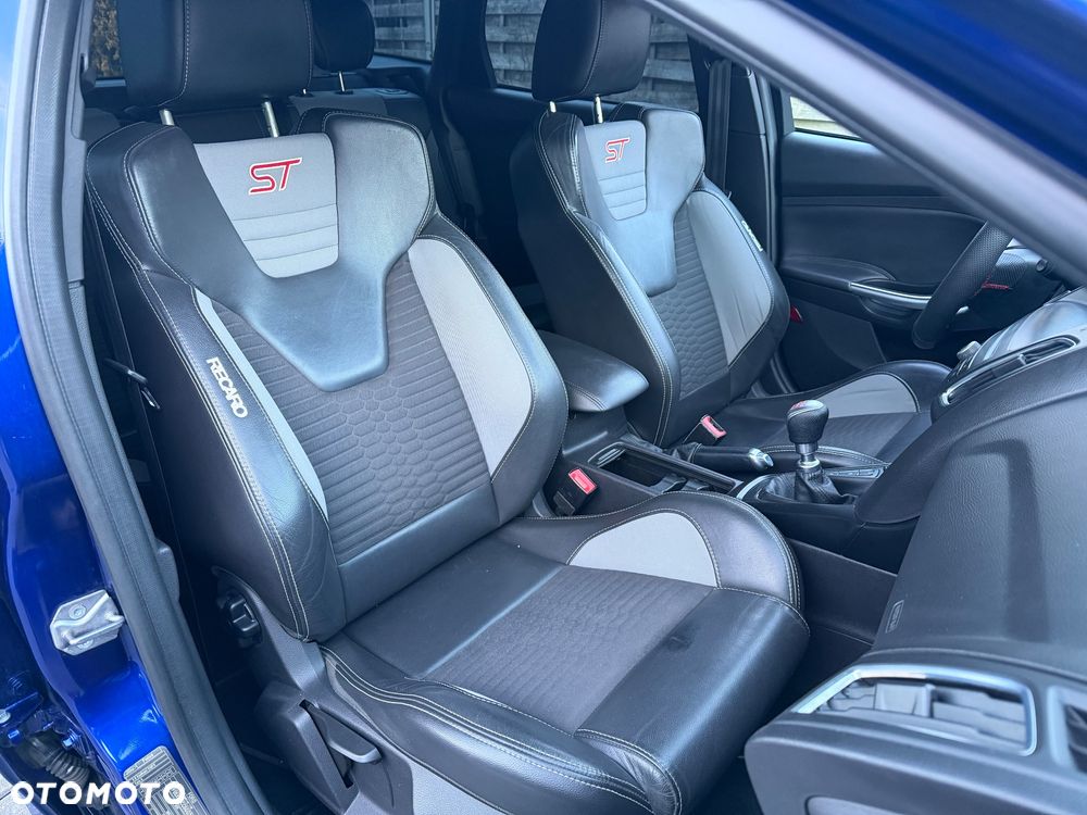 Ford Focus ST - 4