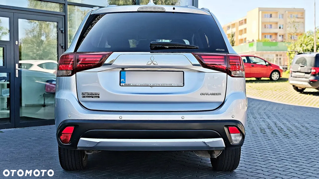 Mitsubishi Outlander - 2
