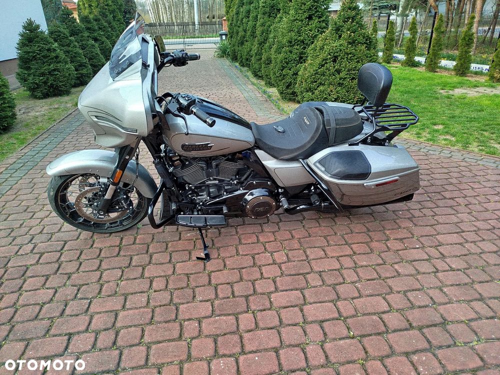 Harley-Davidson Touring Street Glide - 16