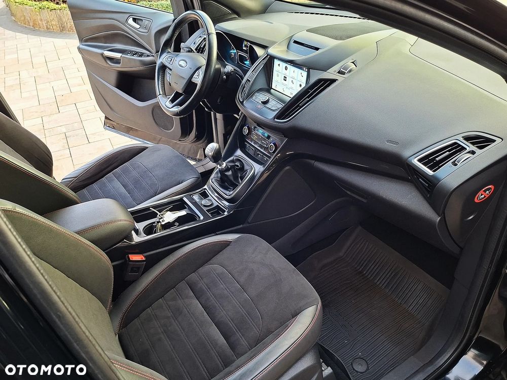 Ford Kuga 1.5 EcoBoost 2x4 ST-Line - 14