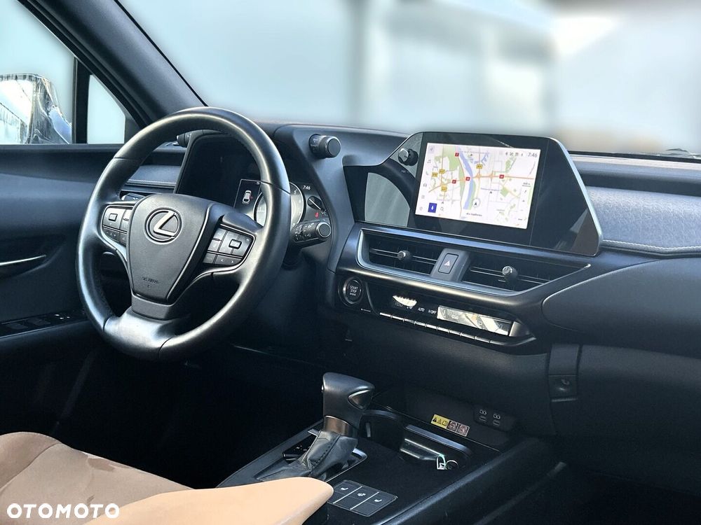 Lexus UX - 10