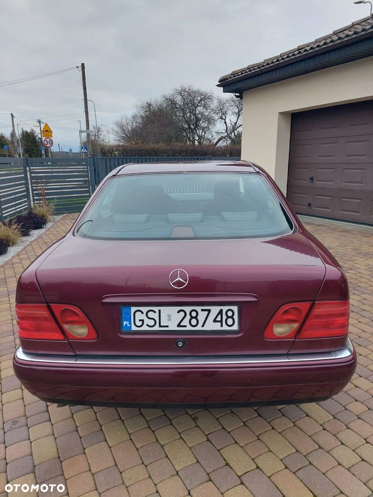 Mercedes-Benz Klasa E 290 TD Elegance - 2