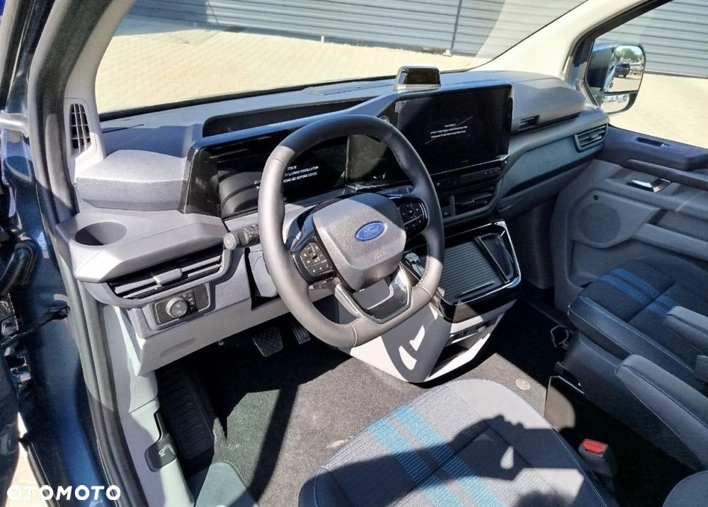 Ford Tourneo Custom - 9