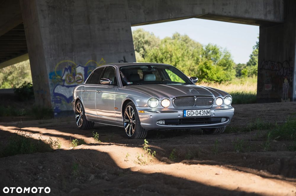 Jaguar XJR 4.2 - 2