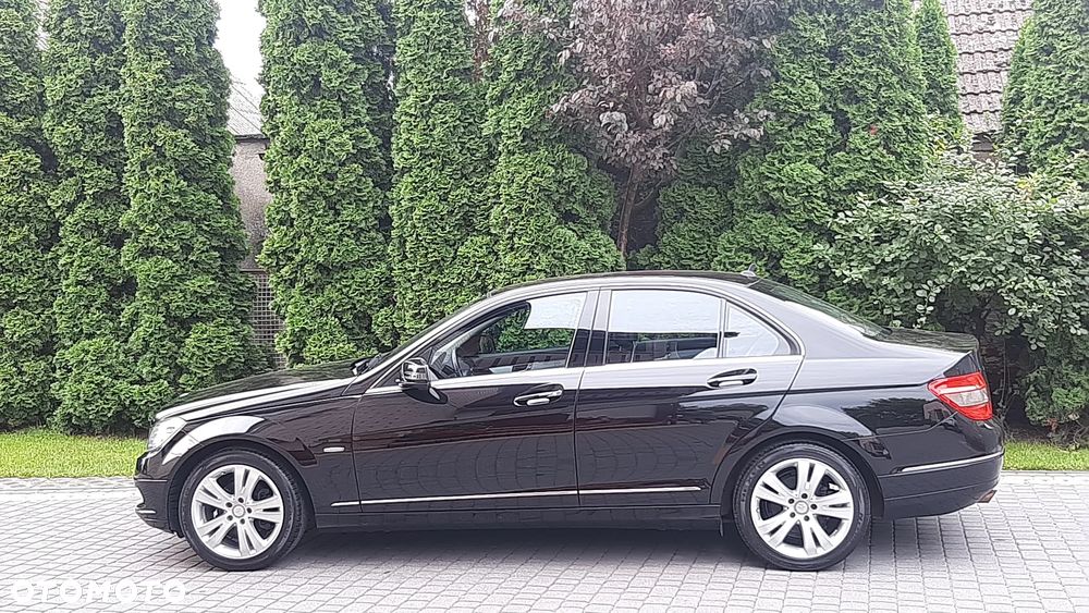 Mercedes-Benz Klasa C 180 CGI BlueEFFICIENCY Avantgarde - 11