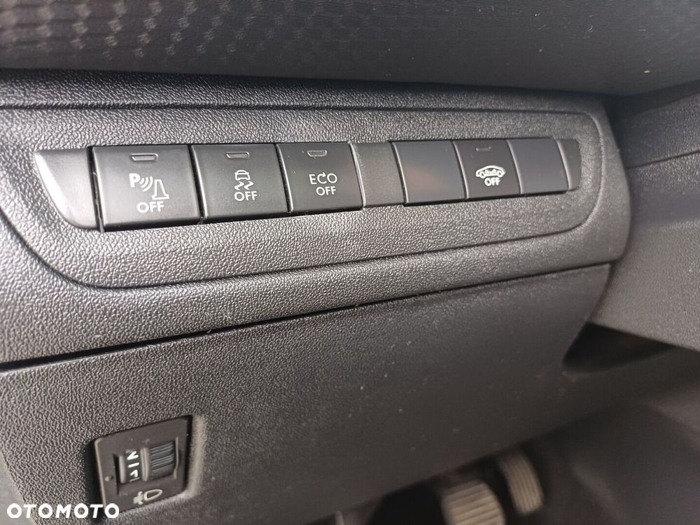 Peugeot 2008 1.2 Pure Tech Style S&S - 22