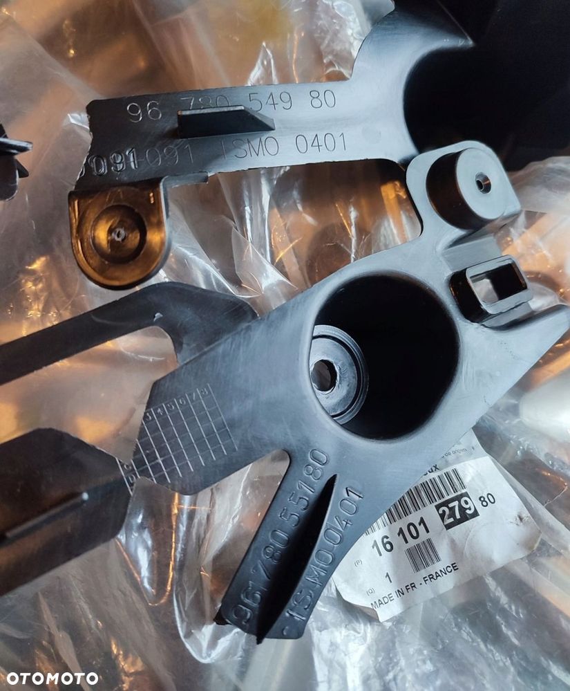 NOWY Ślizg wspornik zderzaka tył PRAWY Peugeot 2008 13-19 - 2