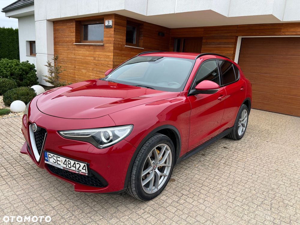 Alfa Romeo Stelvio - 1
