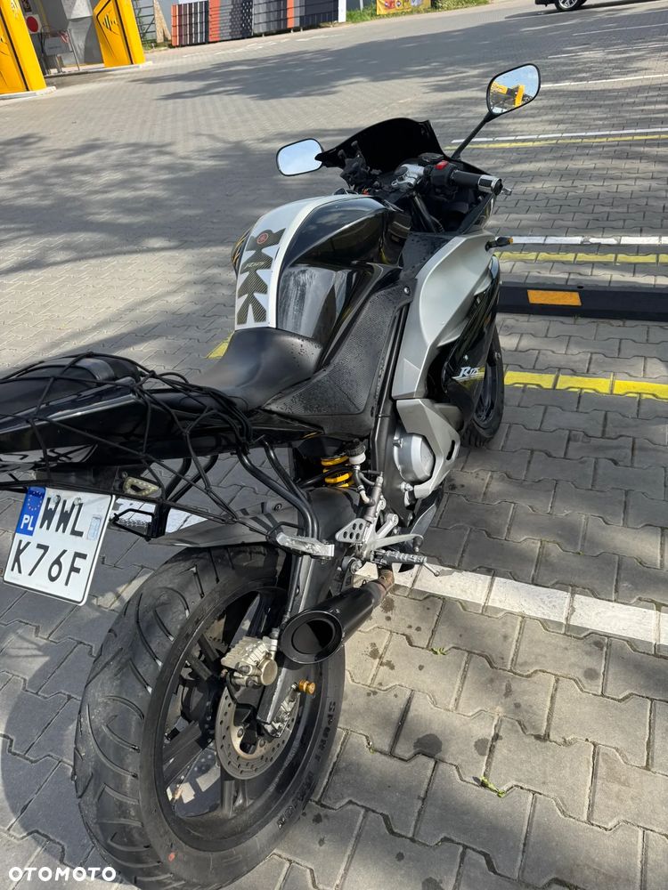 Yamaha YZF - 6