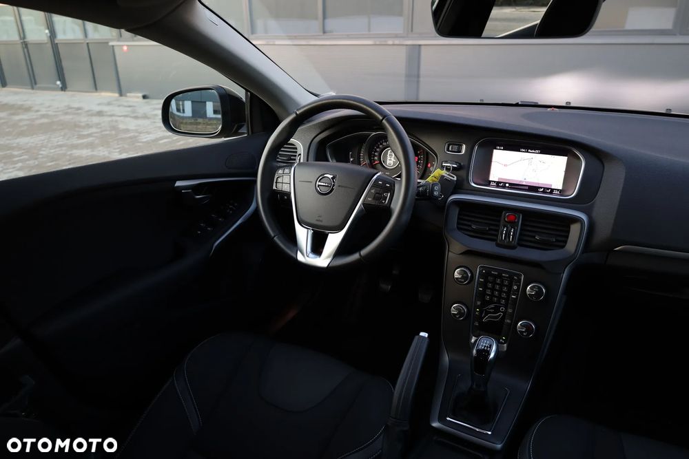 Volvo V40 T2 Linje Svart - 16