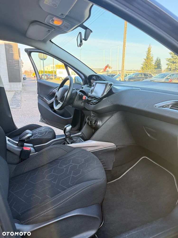 Peugeot 2008 1.2 Pure Tech Style - 16