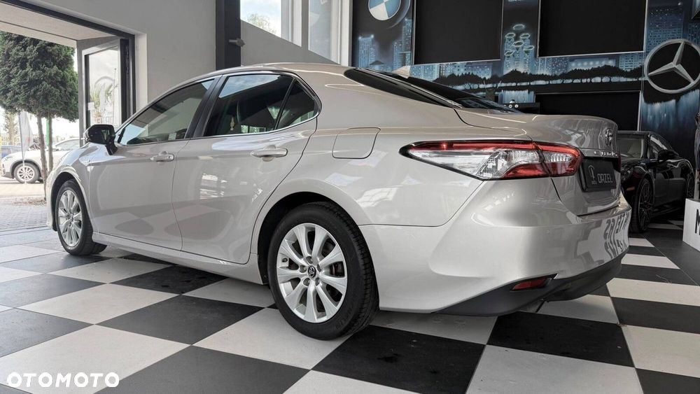 Toyota Camry - 6