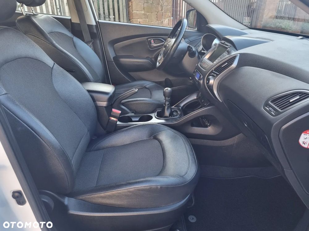 Hyundai ix35 1.7 CRDi 2WD blue Finale Gold - 19