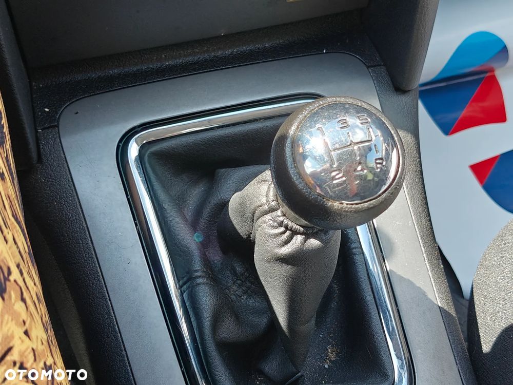 Peugeot 407 1.6 HDI SR Komfort EU3 - 24