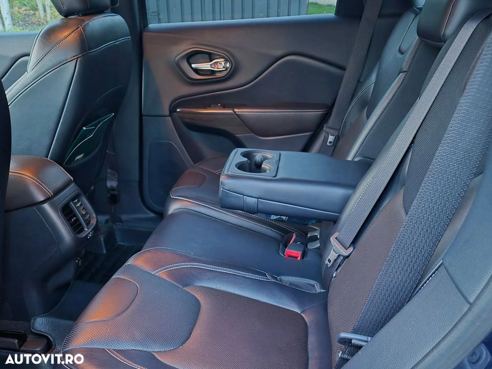 Jeep Cherokee - 11