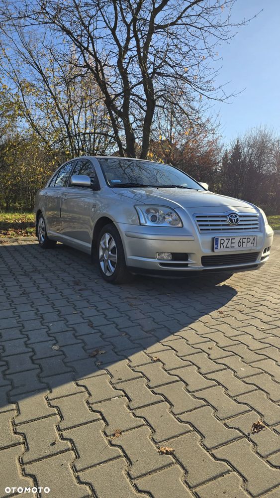 Toyota Avensis 2.0 D-4D Sol - 1