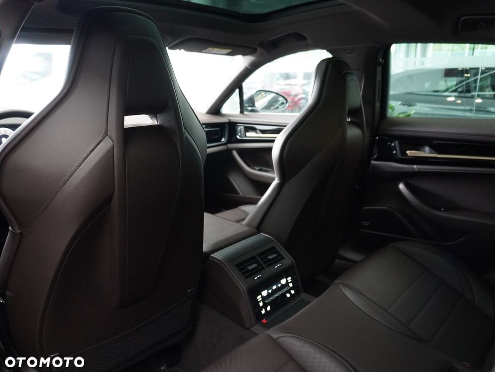 Porsche Panamera 4 - 33