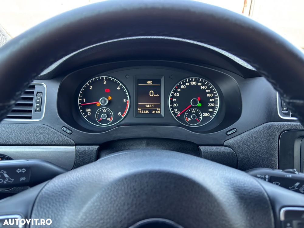 Volkswagen Jetta 2.0 TDI DSG Highline - 9