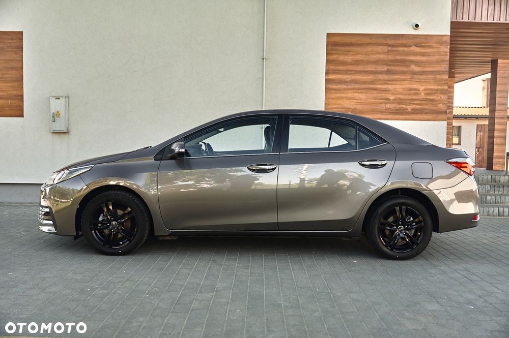 Toyota Corolla 1.6 Premium + - 7