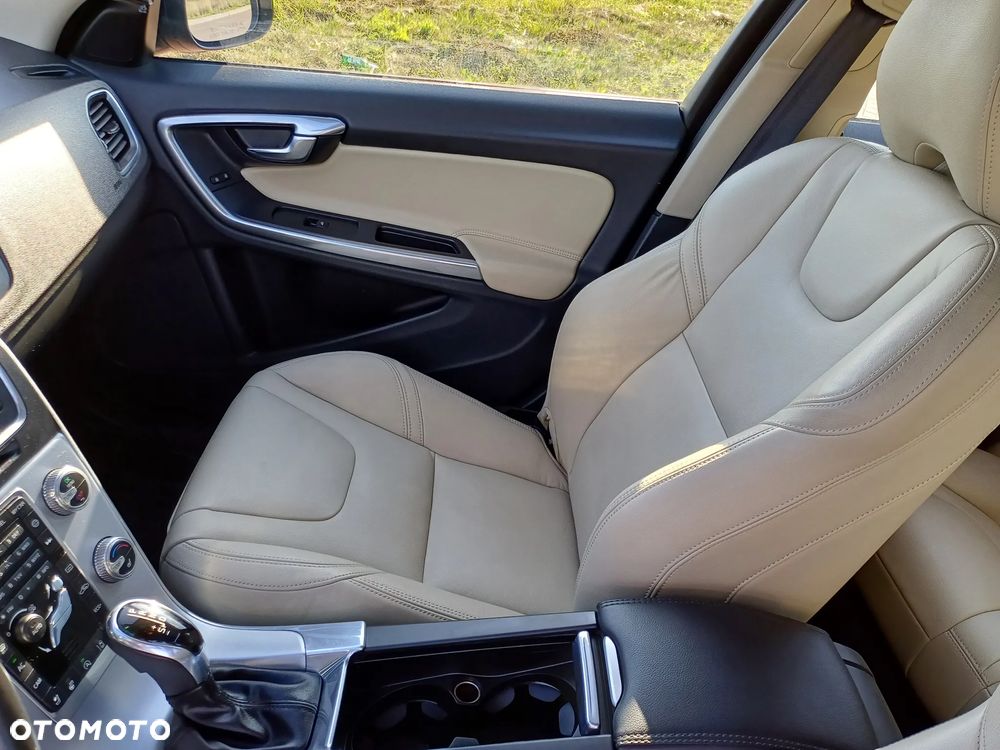 Volvo V60 T5 Drive-E Dynamic Edition (Momentum) - 12