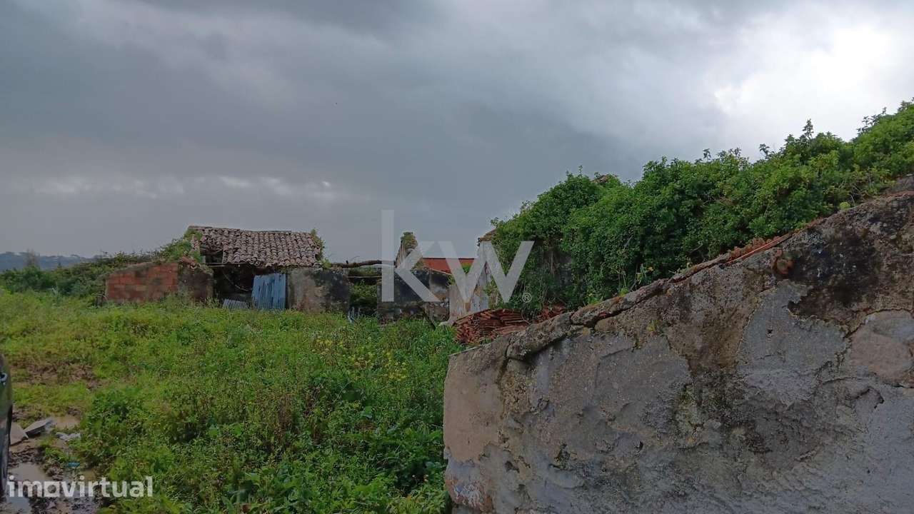Venda de terreno urbano com 800m2 e 3 ruínas no centro da vila da La - Grande imagem: 5/18