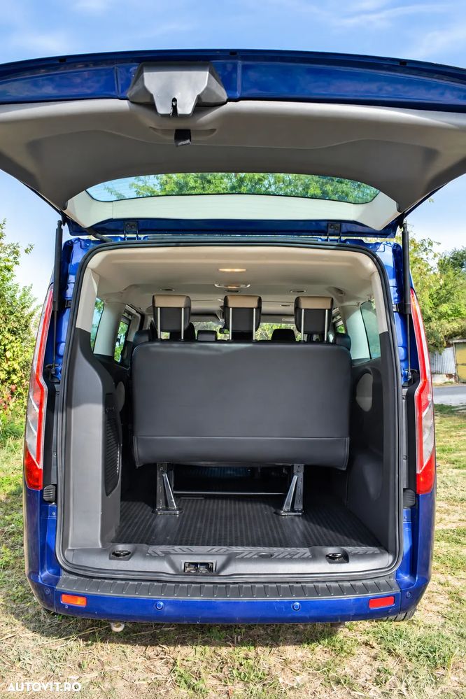 Ford Tourneo Custom - 19