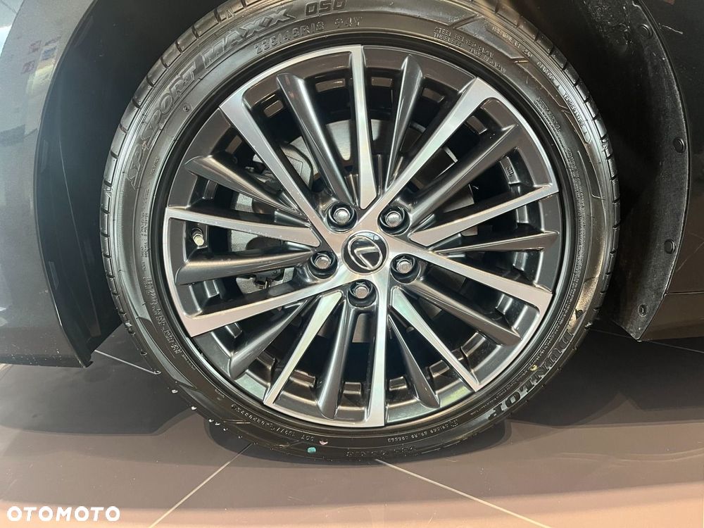 Lexus ES 300h Business Edition - 16