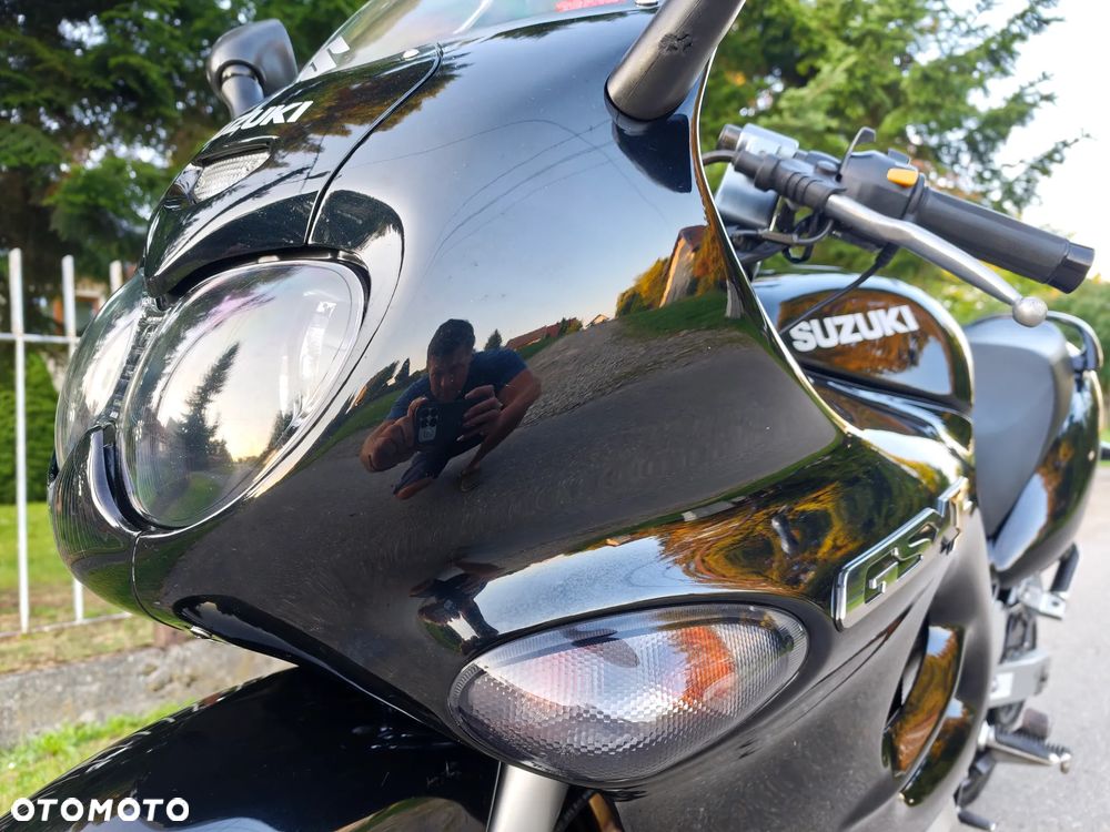 Suzuki GSX - 12