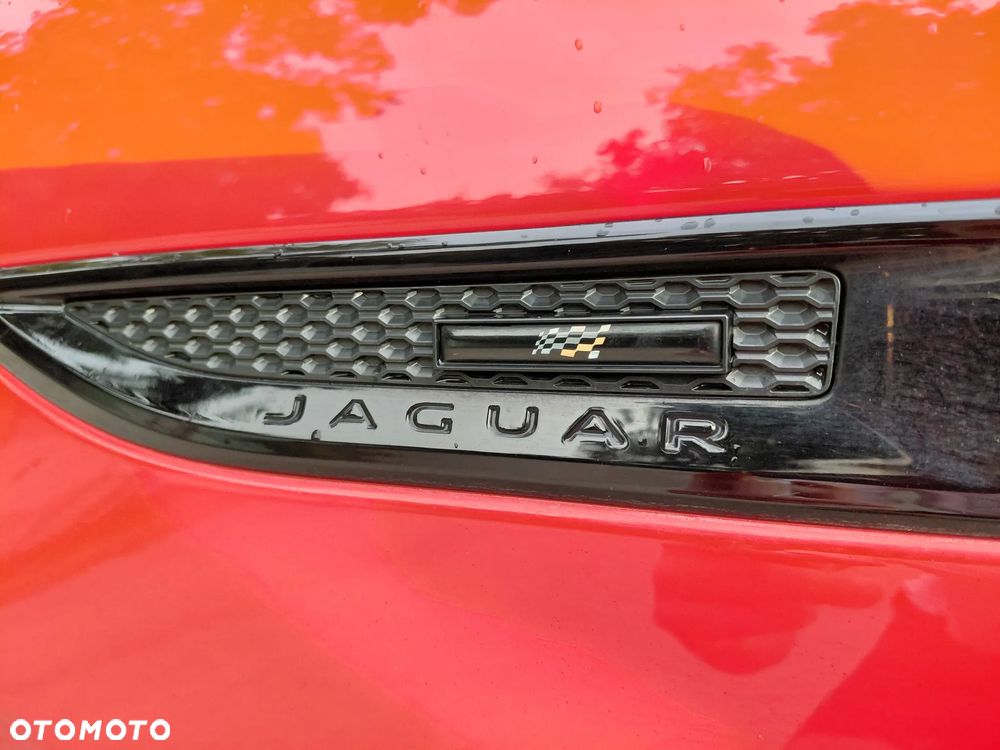 Jaguar E-Pace 2.0 i4P AWD R-Dynamic Chequered Flag - 28