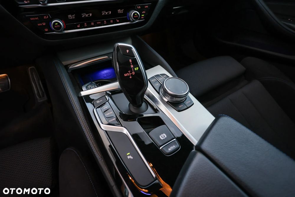 BMW Seria 5 520d xDrive M Sport sport - 30