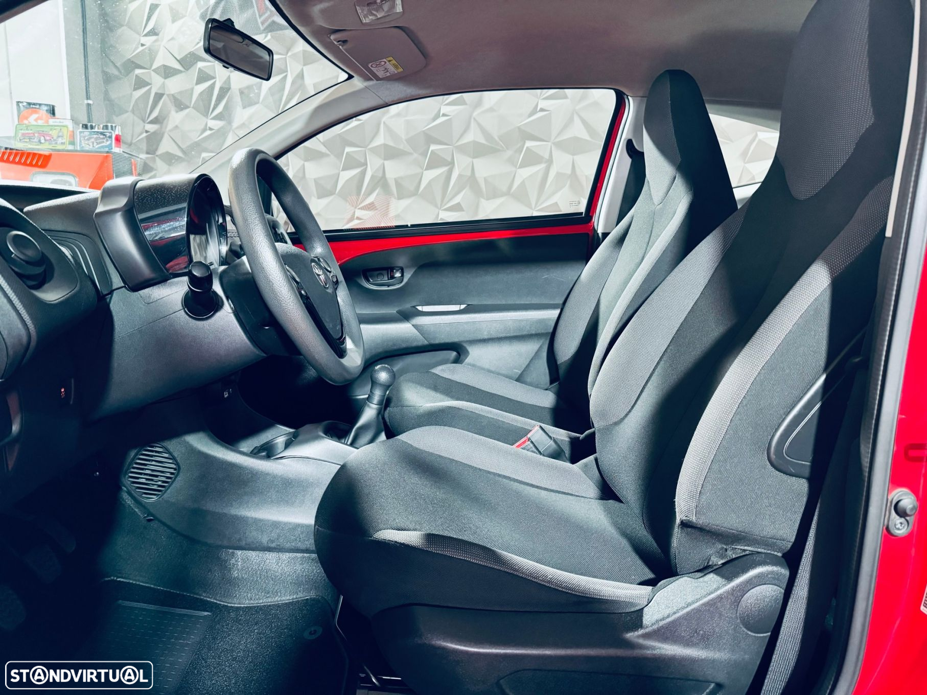 Toyota Aygo 1.0 X-Play Plus - 29