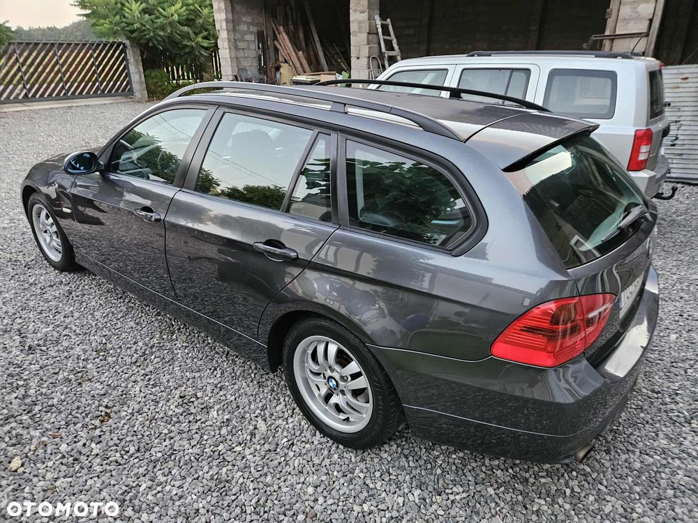 BMW Seria 3 318i Touring - 11