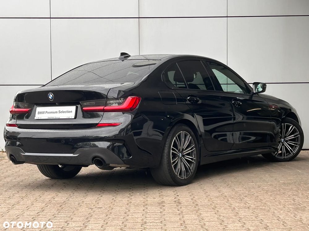 BMW Seria 3 320d xDrive M Sport Shadow sport - 11