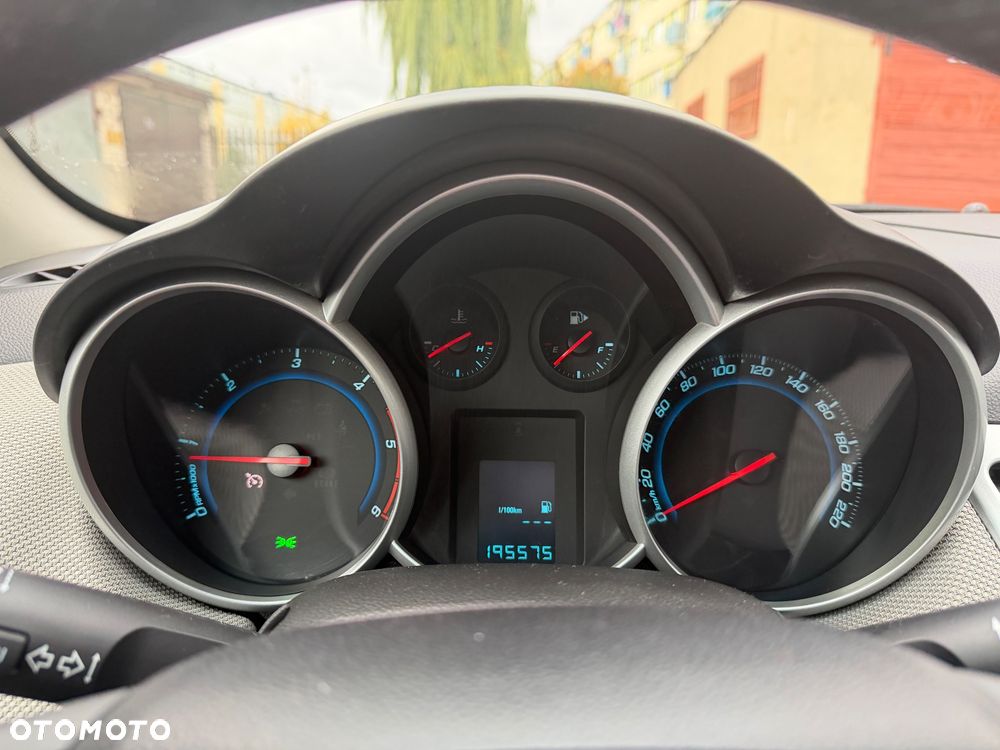 Chevrolet Cruze - 12