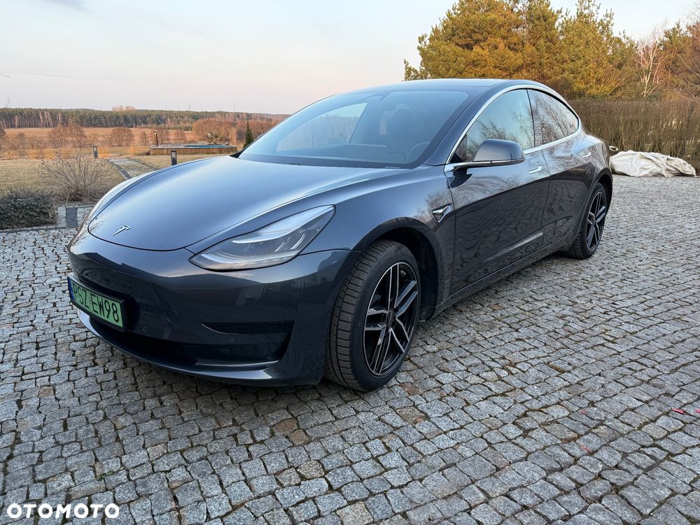 Tesla Model 3 - 3