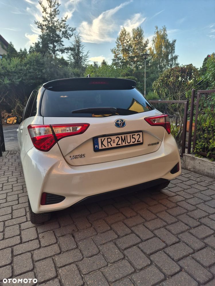 Toyota Yaris Hybrid 100 Selection - 28