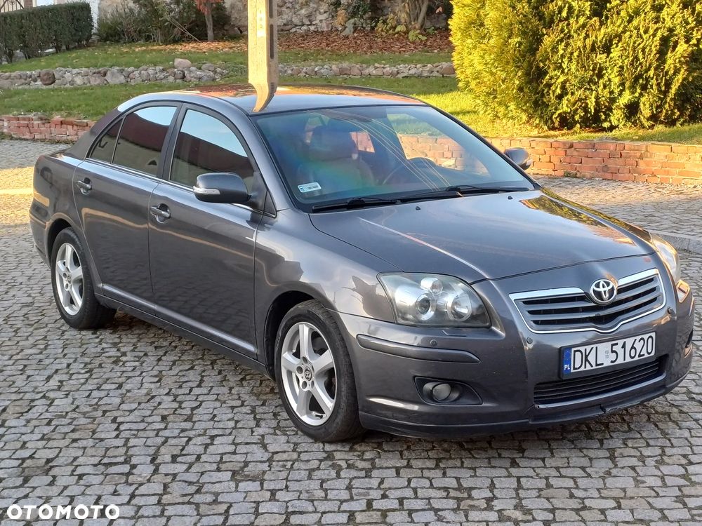 Toyota Avensis 2.2 D-4D Sol - 2