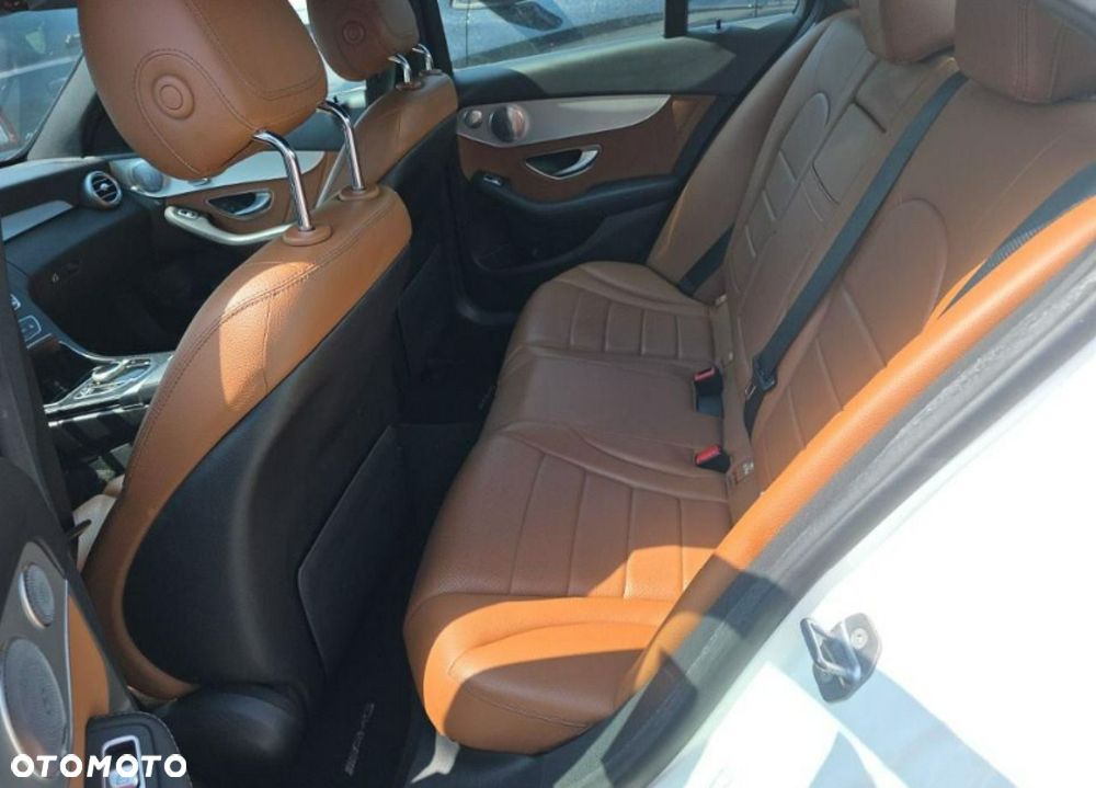 Mercedes-Benz Klasa C 300 4Matic 9G-TRONIC AMG Line - 11