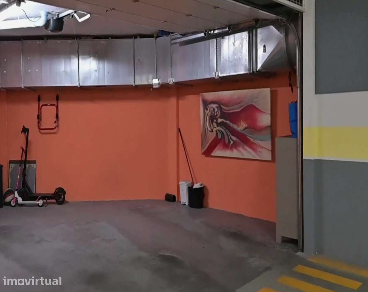 T2 +1 Duplex com Garagem e Ar Condicionado - Grande imagem: 2/23