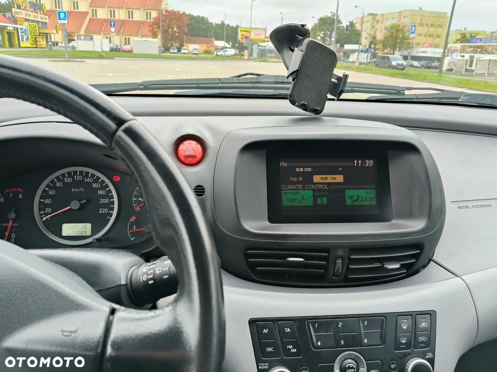 Nissan Almera Tino - 9