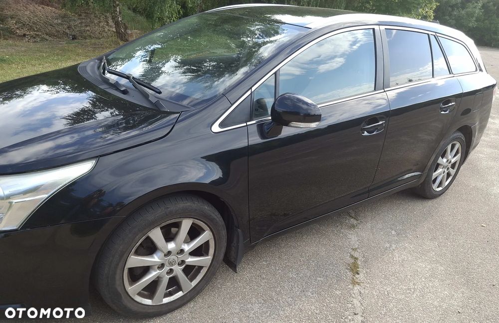 Toyota Avensis 2.0 D-4D Luna - 1