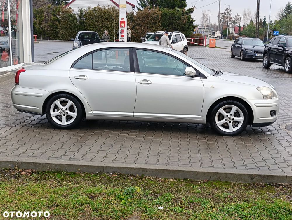 Toyota Avensis 2.2 D-4D Executive - 5