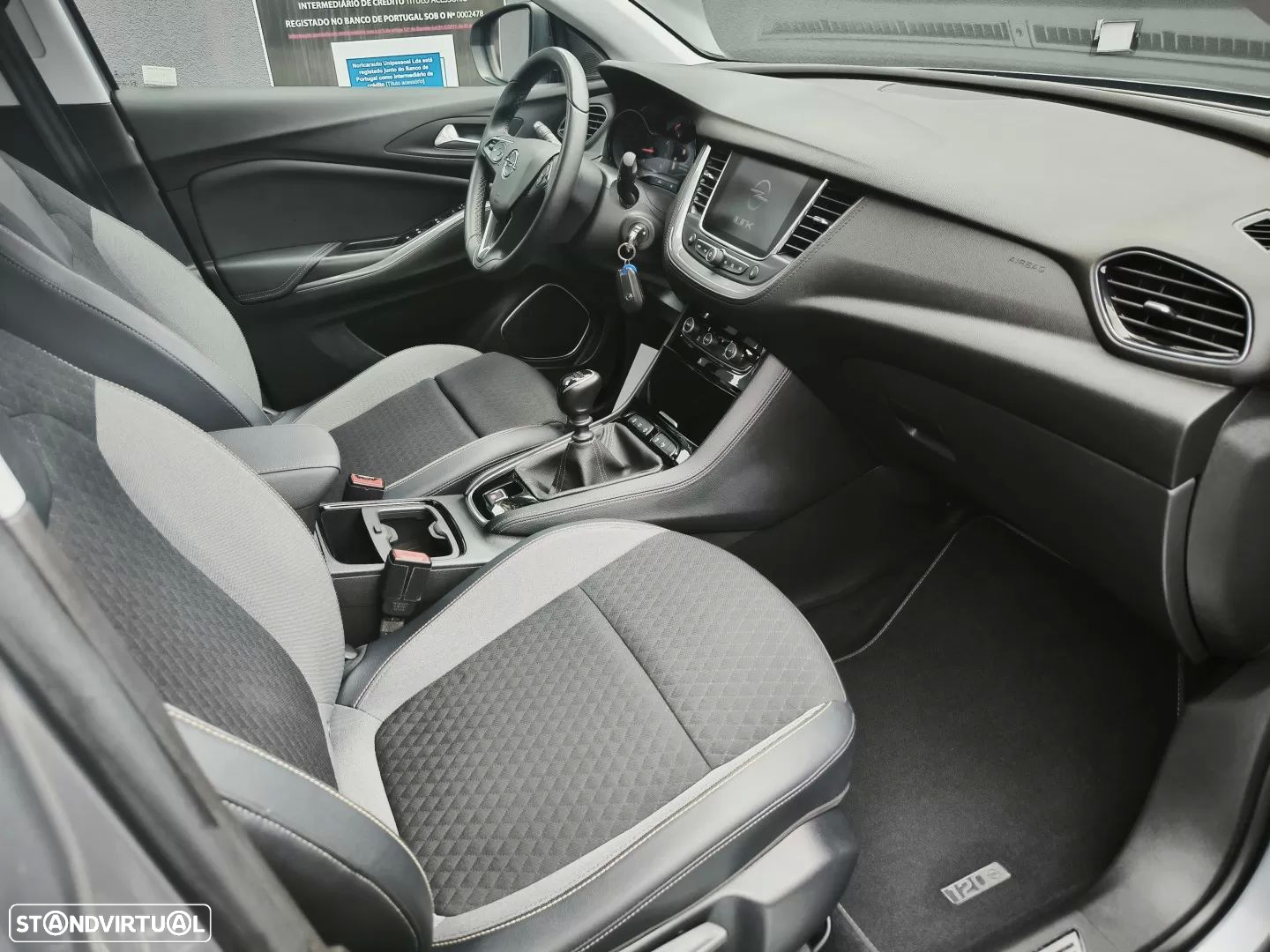 Opel Grandland X 1.2 S&S 120 Anos - 23