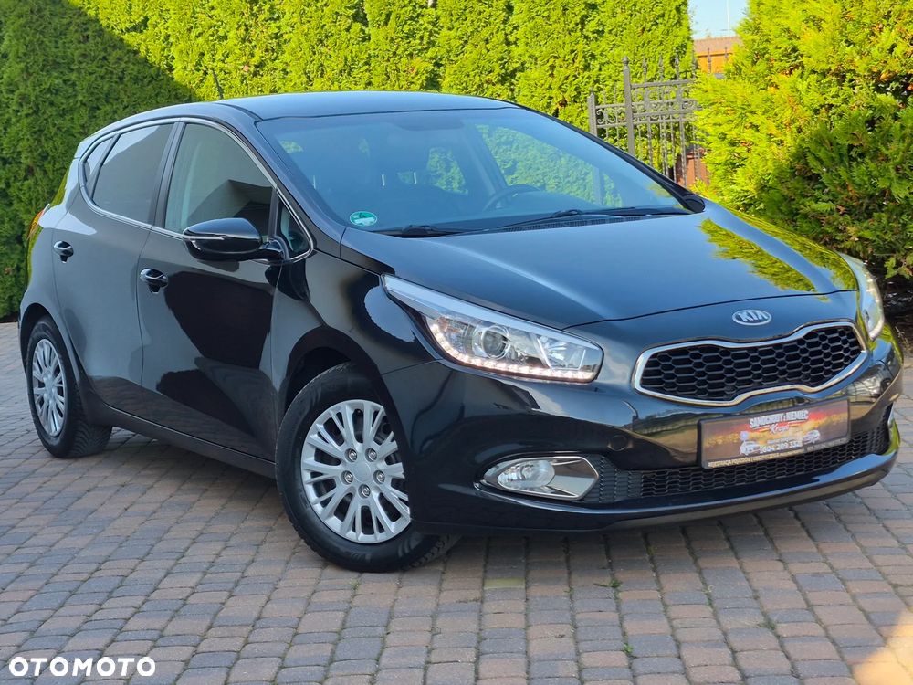 Kia Ceed - 33