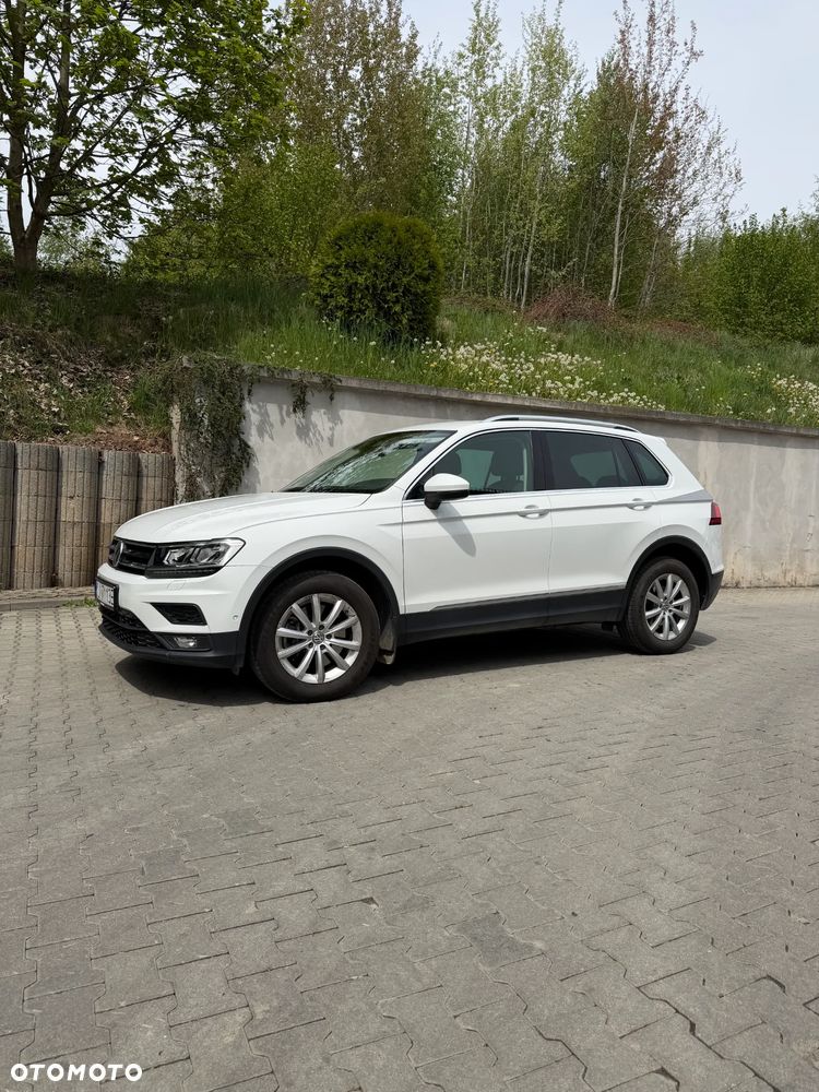 Volkswagen Tiguan - 1