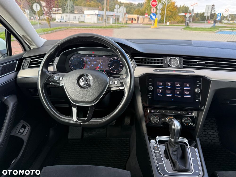 Volkswagen Passat - 8