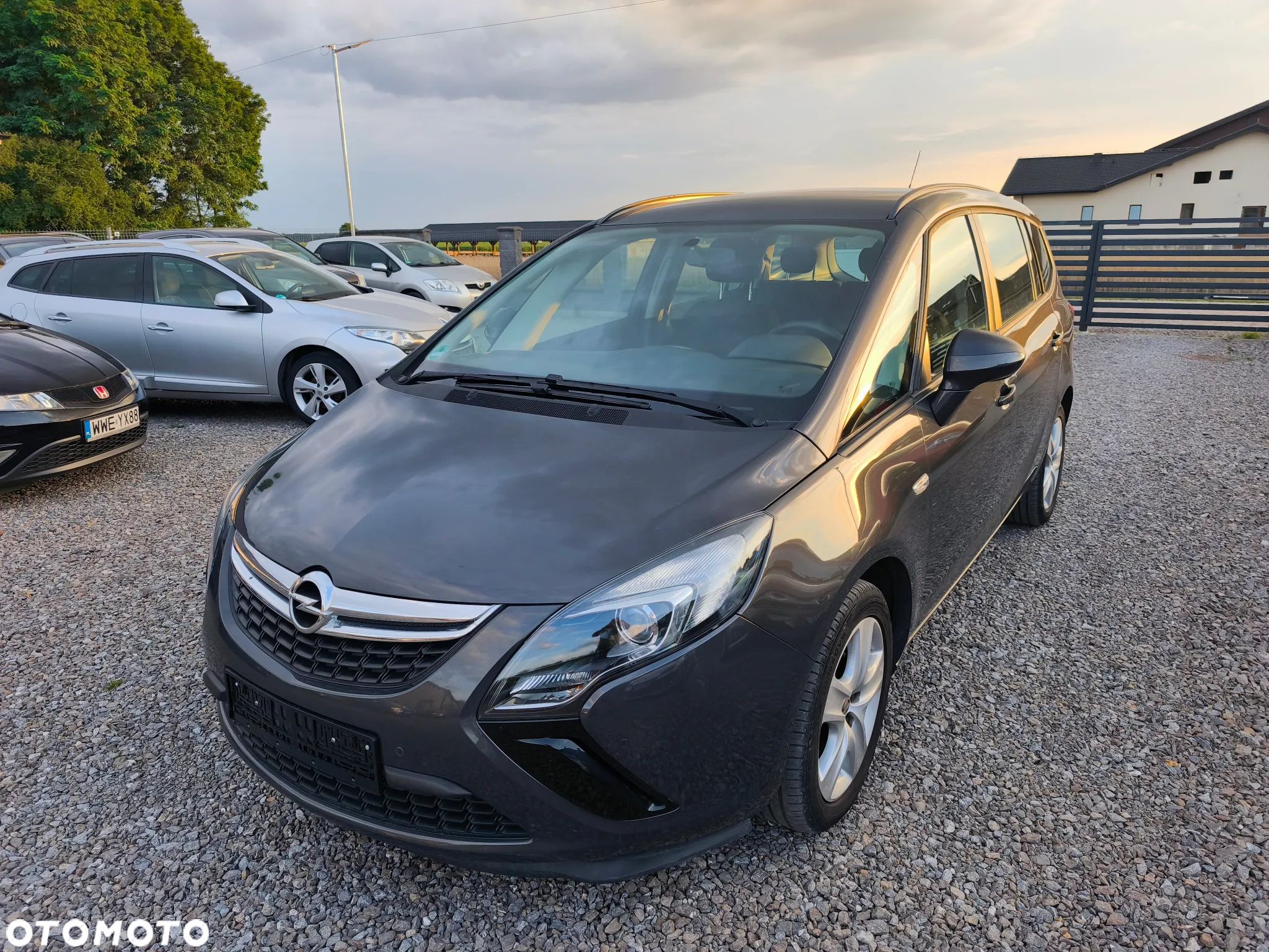 Opel Zafira Tourer 1.8 Edition - 1