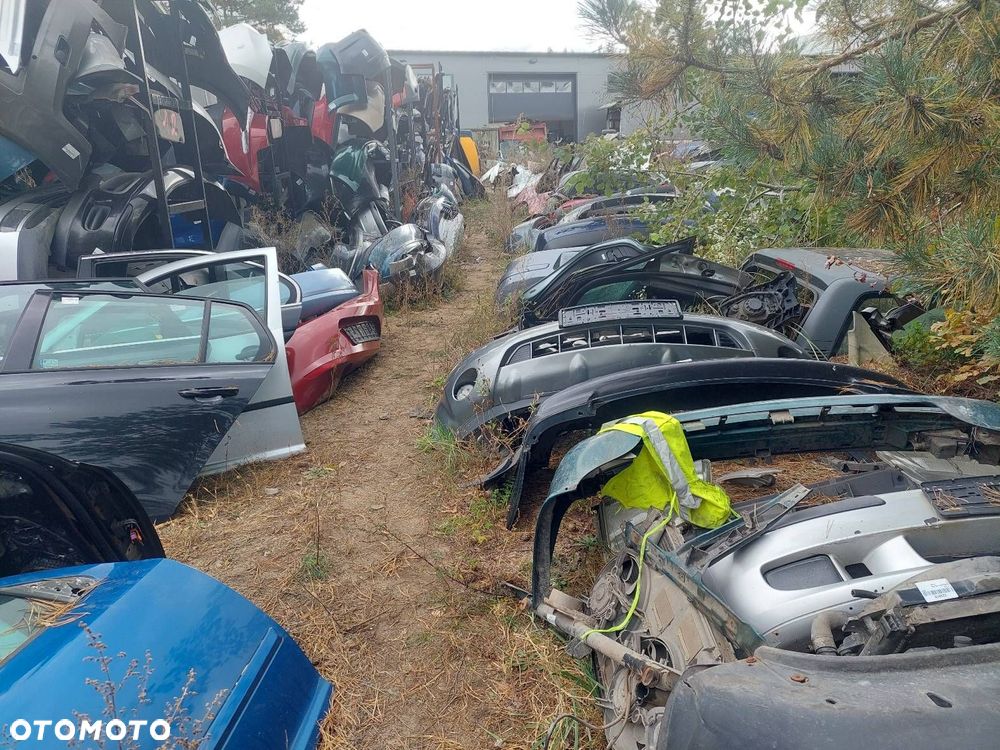 ZDERZAK PRZÓD + LAMPA LEWY + PRAWY PRZÓD CHŁODNICA AUDI 80 B4 LZ6P - 8